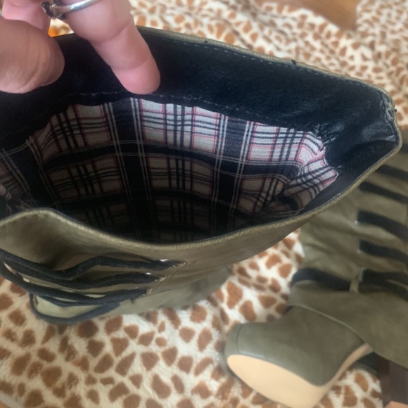 Size 7.5-8. new and never worn. Olive green with black accents. Round toe - Picture 6 of 6